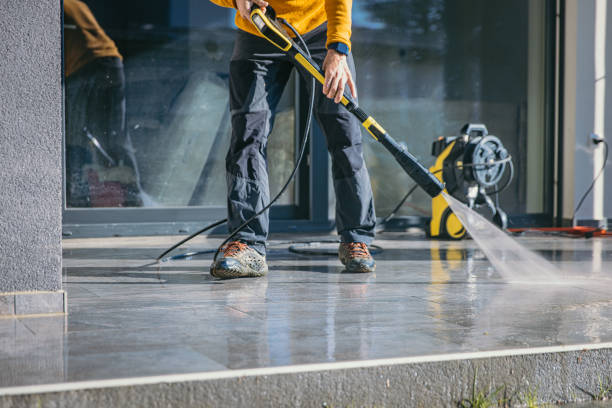 Best Pressure Washing Driveway  in Chanute, KS